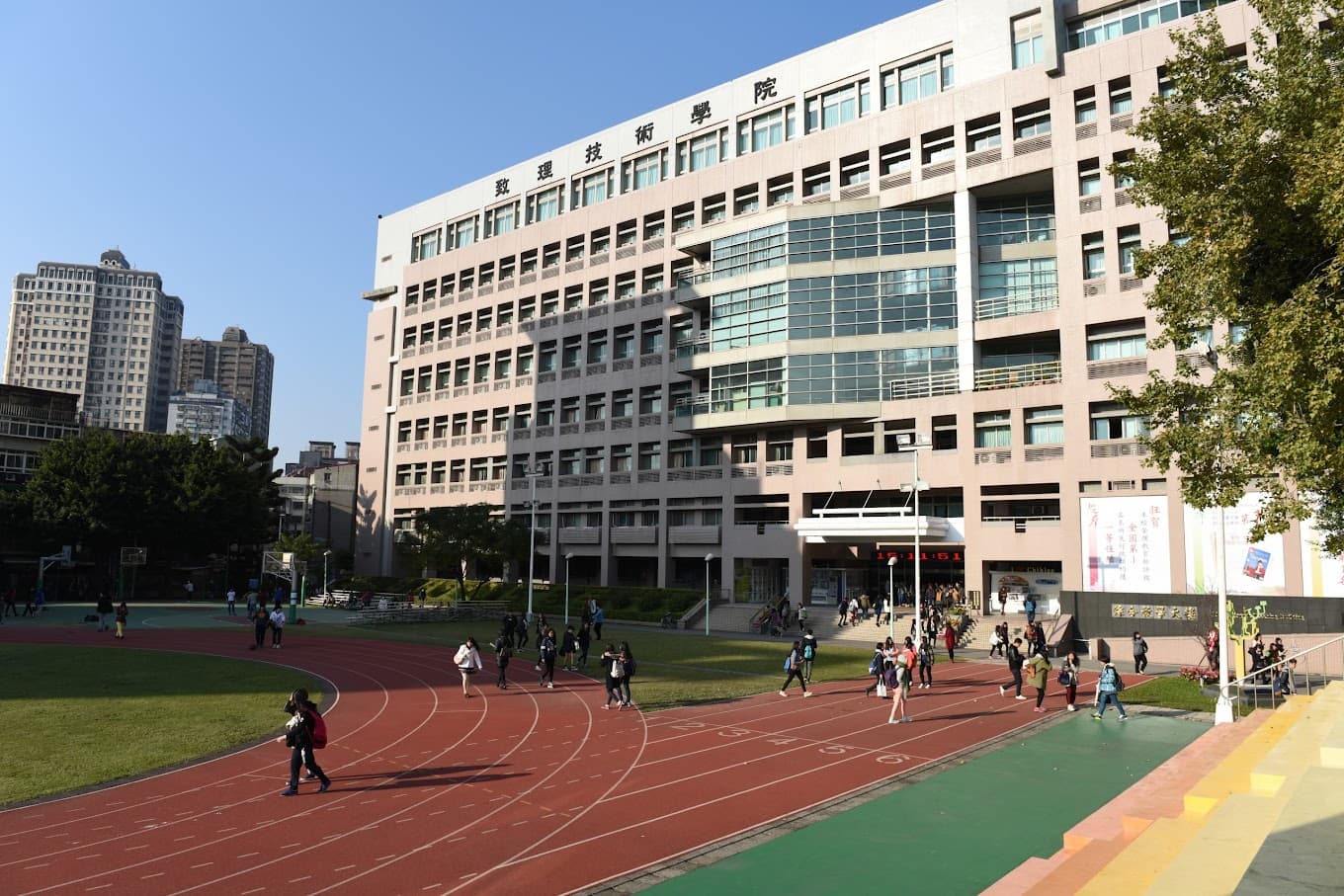 Tuyển sinh hệ vừa học vừa làm trường Đại học KHKT Trí Lý